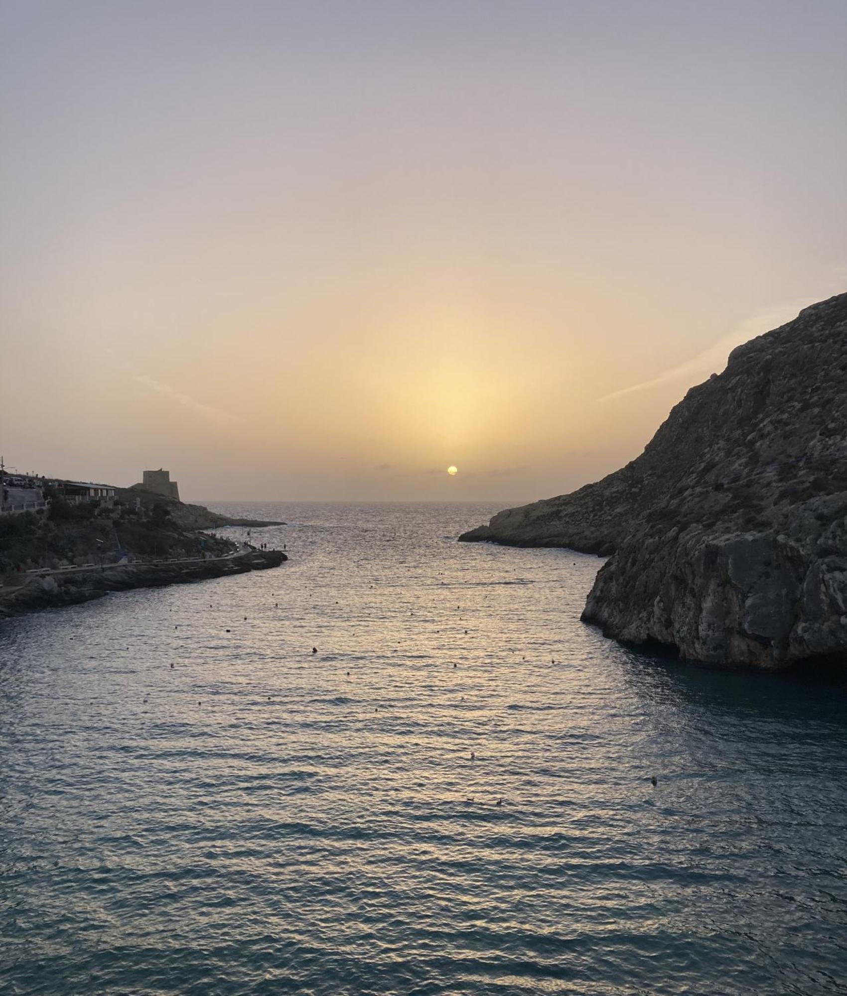 Seafront Duplex Penthouse With Terrace Overlooking Xlendi Bay Exterior foto