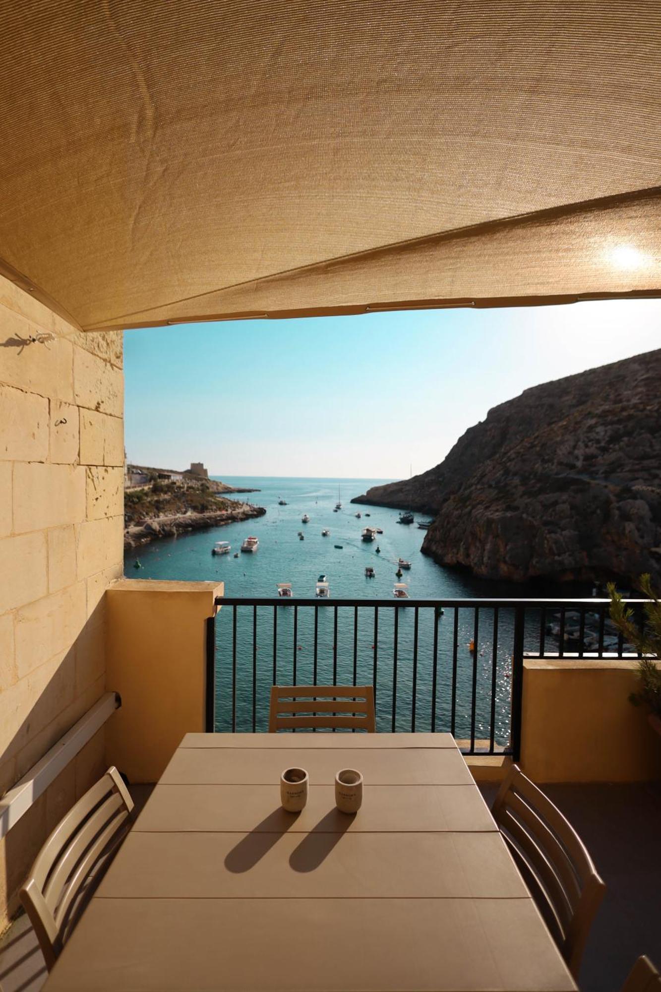Seafront Duplex Penthouse With Terrace Overlooking Xlendi Bay Exterior foto