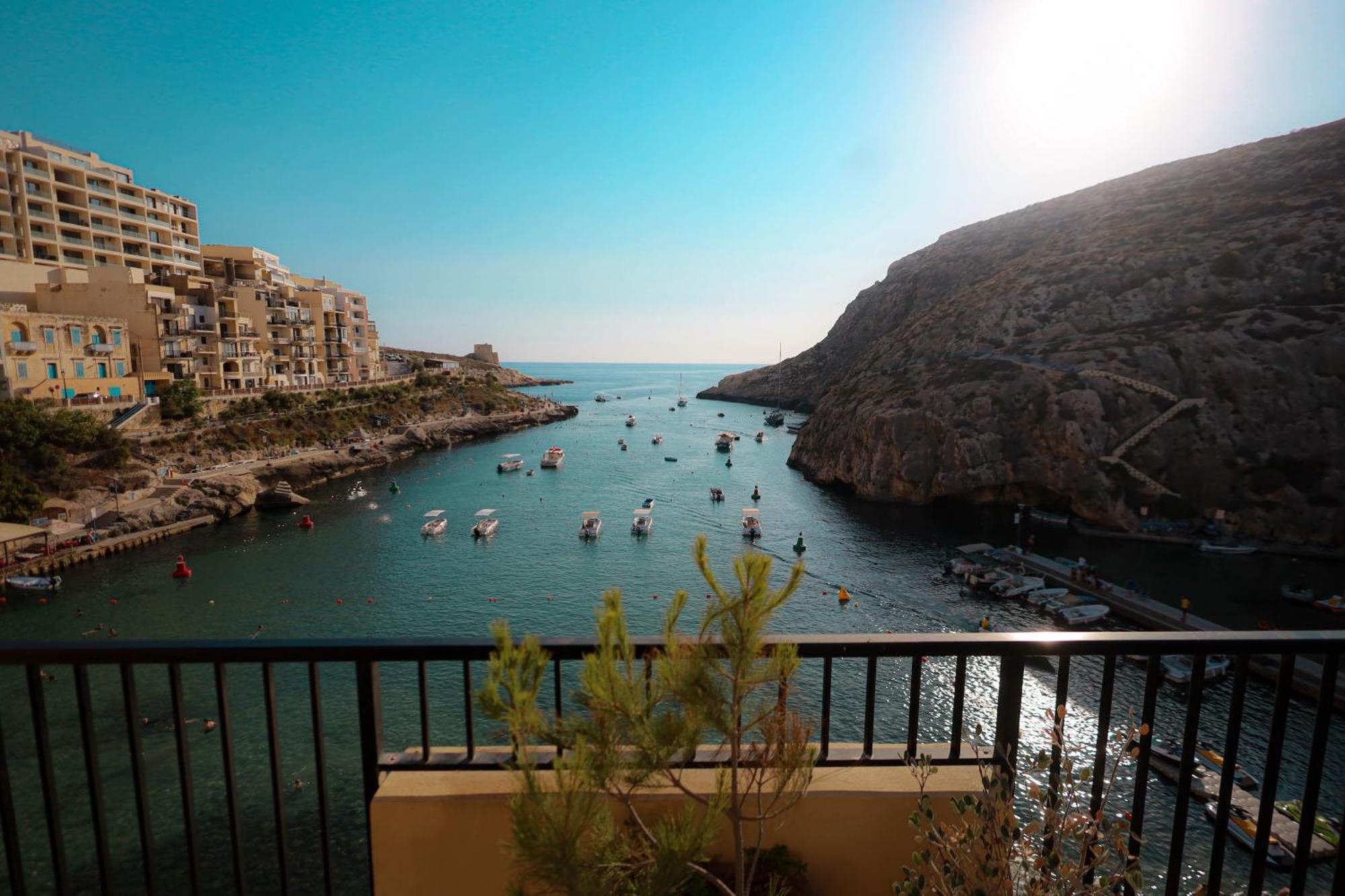 Seafront Duplex Penthouse With Terrace Overlooking Xlendi Bay Exterior foto