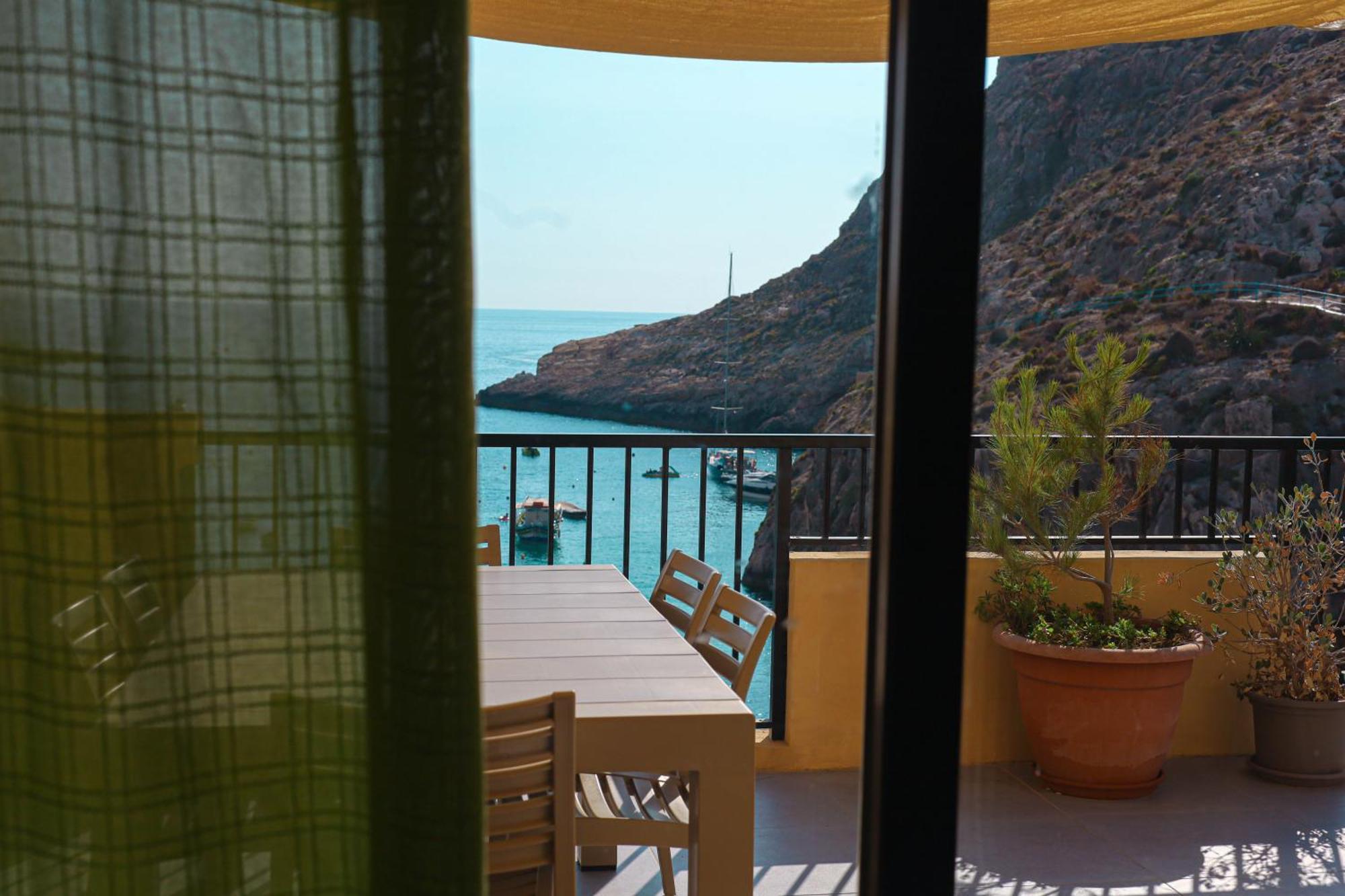 Seafront Duplex Penthouse With Terrace Overlooking Xlendi Bay Exterior foto