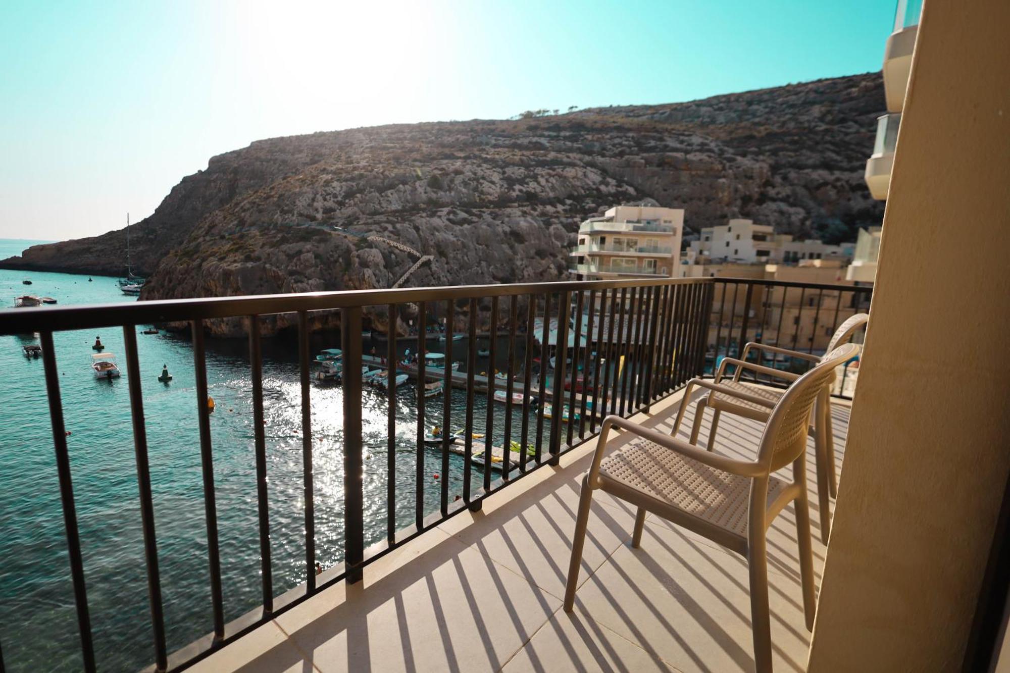 Seafront Duplex Penthouse With Terrace Overlooking Xlendi Bay Exterior foto